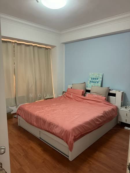 International Plaza Apartment For Sale at S$ 1,500,000 | PropertyGuru Singapore - Bedroom