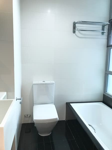 Park Infinia at Wee Nam, 2 Lincoln Road, 2 Bedrooms, 850 sqft, Condominium For Rent, by Celine Tay, 500060000 - Bathroom - PropertyGuru.com.sg