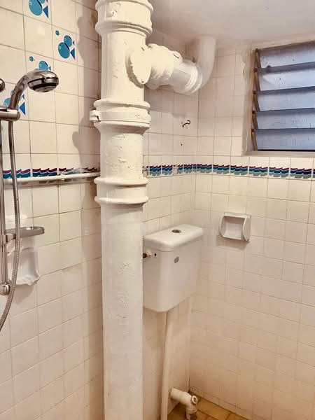 519 Bedok North Avenue 1 HDB Flat For Sale at S$ 380,000 | PropertyGuru Singapore - Bathroom