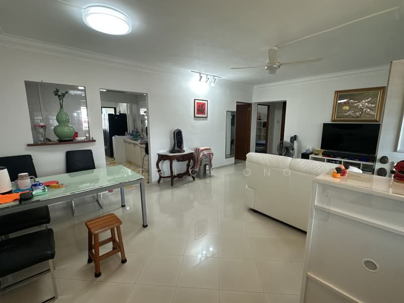 289E Bukit Batok Street 25 HDB Flat For Sale at S$ 638,000 | PropertyGuru Singapore - Living Room