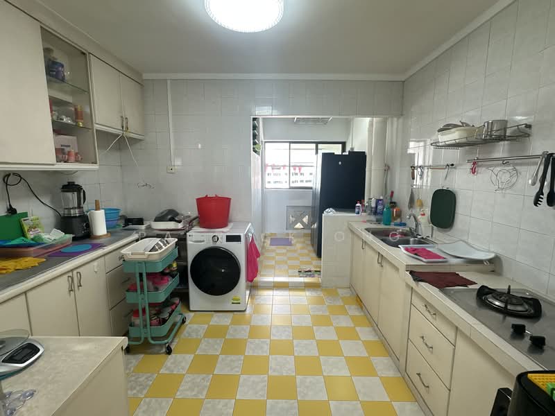 289E Bukit Batok Street 25 HDB Flat For Sale at S$ 638,000 | PropertyGuru Singapore - Kitchen