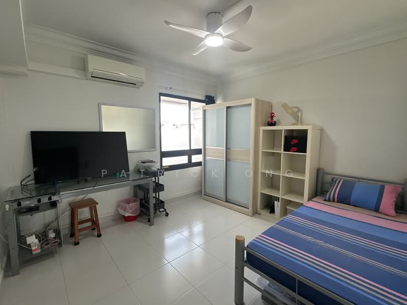 289E Bukit Batok Street 25 HDB Flat For Sale at S$ 638,000 | PropertyGuru Singapore - Bedroom