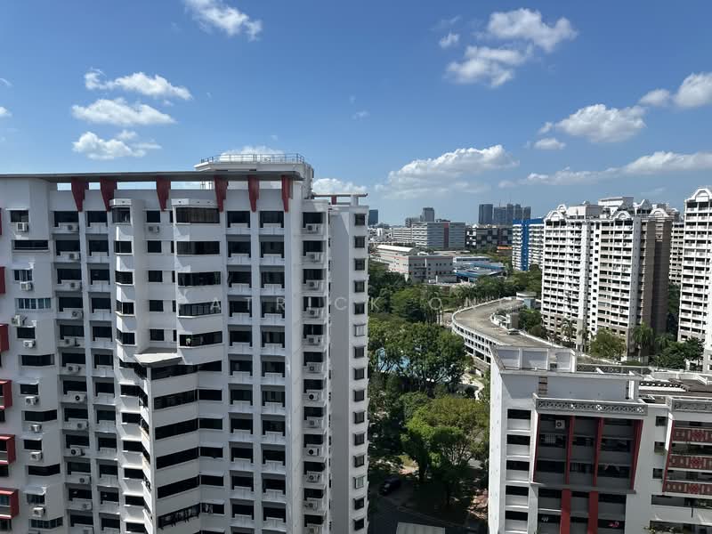289E Bukit Batok Street 25 HDB Flat For Sale at S$ 638,000 | PropertyGuru Singapore - Exterior