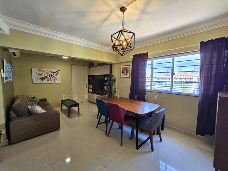 77 Telok Blangah Drive HDB Flat For Sale at S$ 615,000 | PropertyGuru Singapore - Living Room