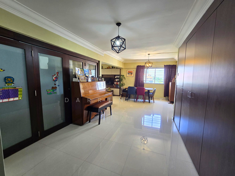 77 Telok Blangah Drive HDB Flat For Sale at S$ 615,000 | PropertyGuru Singapore - Living Room