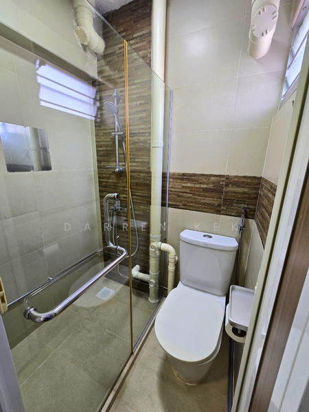 77 Telok Blangah Drive HDB Flat For Sale at S$ 615,000 | PropertyGuru Singapore - Bathroom