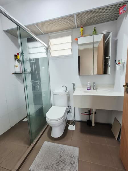 40A Margaret Drive HDB Flat For Sale at S$ 1,399,999 | PropertyGuru Singapore - Bathroom