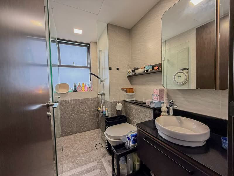 Arena Residences Condominium For Sale at S$ 1,850,000 | PropertyGuru Singapore - Bathroom