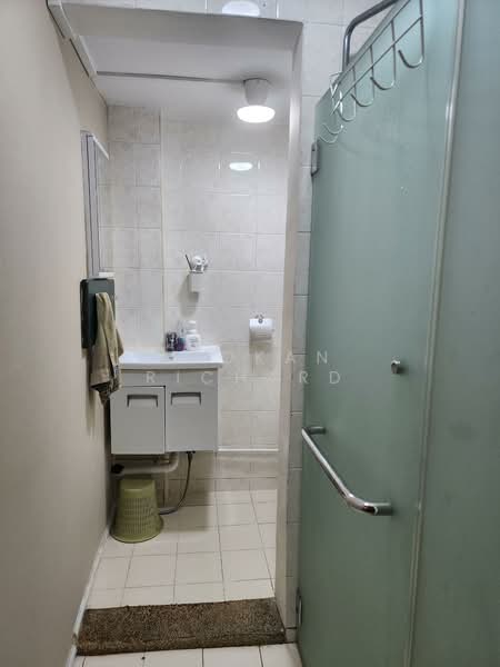 5 Marsiling Drive HDB Flat For Sale at S$ 470,000 | PropertyGuru Singapore - Bathroom