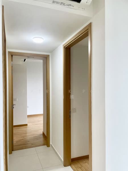 Twin VEW, 91 West Coast Vale, 2 Bedrooms, 743 sqft, Condominium For Rent, by Patrick Poh 傅靖尰, 500060111 - Corridor - PropertyGuru.com.sg