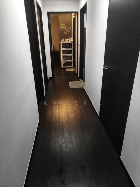 443 Yishun Avenue 11 HDB Flat For Sale at S$ 670,000 | PropertyGuru Singapore - Corridor