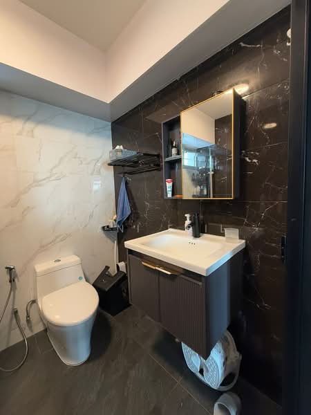 443 Yishun Avenue 11 HDB Flat For Sale at S$ 670,000 | PropertyGuru Singapore - Bathroom