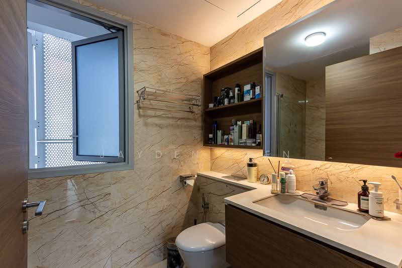 Queens Peak Condominium For Sale at S$ 1,750,000 | PropertyGuru Singapore - Bathroom