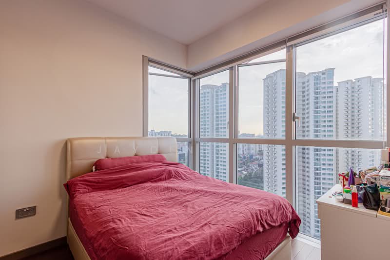 Queens Peak Condominium For Sale at S$ 1,750,000 | PropertyGuru Singapore - Bedroom