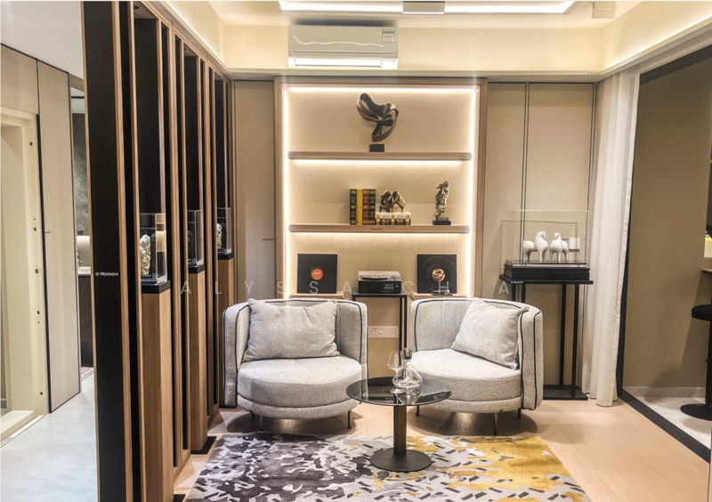 Lentoria Condominium For Sale at S$ 2,900,000 | PropertyGuru Singapore - Living Room