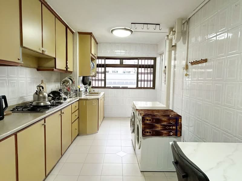 351 Clementi Avenue 2 HDB Flat For Sale at S$ 570,000 | PropertyGuru Singapore - Kitchen