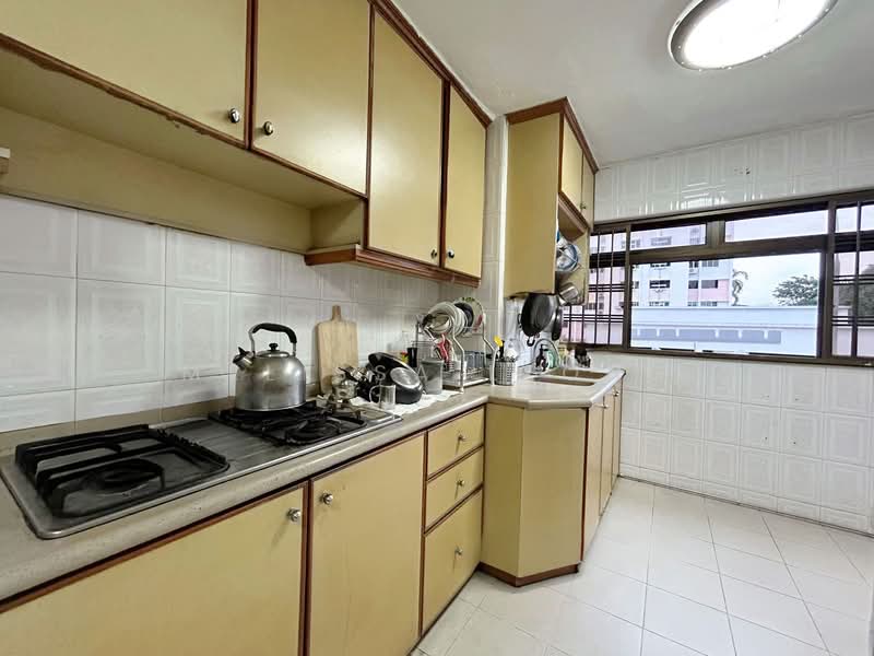 351 Clementi Avenue 2 HDB Flat For Sale at S$ 570,000 | PropertyGuru Singapore - Kitchen