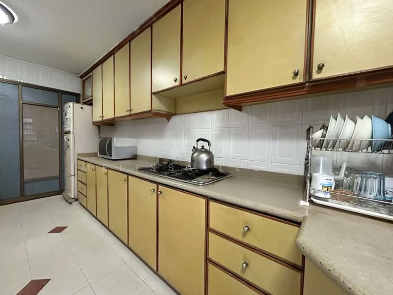 351 Clementi Avenue 2 HDB Flat For Sale at S$ 570,000 | PropertyGuru Singapore - Kitchen
