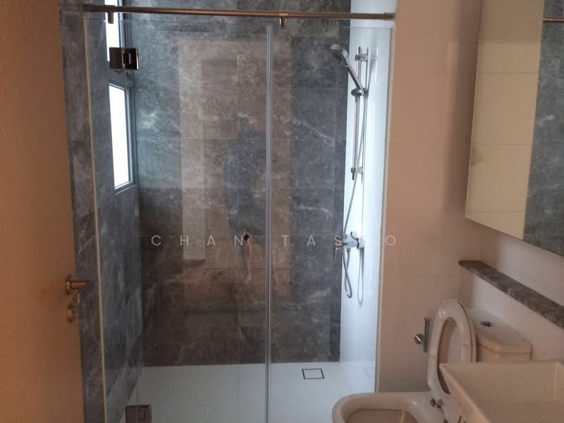 Eight Courtyards Condominium For Sale at S$ 1,600,000 | PropertyGuru Singapore - Bathroom