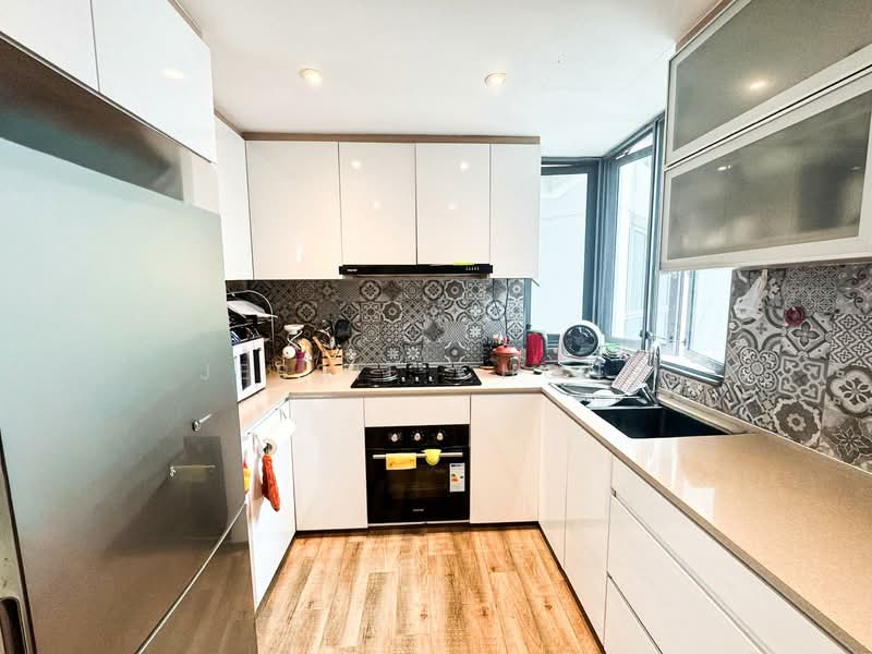 The Madeira Condominium For Sale at S$ 1,600,000 | PropertyGuru Singapore - Kitchen