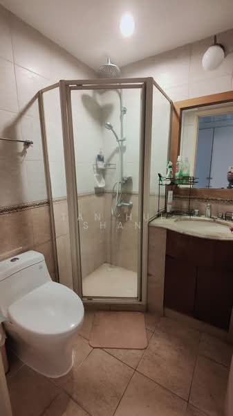 Regent Heights, 50 Bukit Batok East Avenue 5, 2 Bedrooms, 1,023 sqft, Condominium For Rent, by Tan Hui Shan, 500060178 - Bathroom - PropertyGuru.com.sg