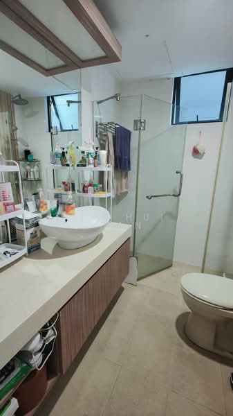 Regent Heights, 50 Bukit Batok East Avenue 5, 2 Bedrooms, 1,023 sqft, Condominium For Rent, by Tan Hui Shan, 500060178 - Bathroom - PropertyGuru.com.sg