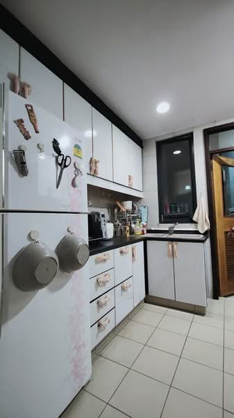 Regent Heights, 50 Bukit Batok East Avenue 5, 2 Bedrooms, 1,023 sqft, Condominium For Rent, by Tan Hui Shan, 500060178 - Kitchen - PropertyGuru.com.sg