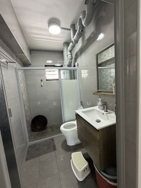 351 Ang Mo Kio Street 32 HDB Flat For Sale at S$ 1,050,000 | PropertyGuru Singapore - Bathroom