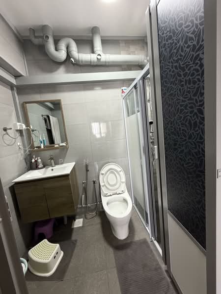 351 Ang Mo Kio Street 32 HDB Flat For Sale at S$ 1,050,000 | PropertyGuru Singapore - Bathroom