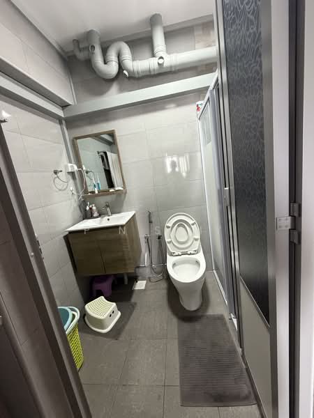 351 Ang Mo Kio Street 32 HDB Flat For Sale at S$ 1,050,000 | PropertyGuru Singapore - Bathroom