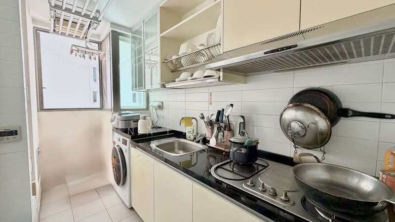 Casa Merah Condominium For Sale at S$ 1,550,000 | PropertyGuru Singapore - Kitchen