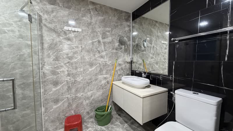 The Santorini Condominium For Sale at S$ 759,999 | PropertyGuru Singapore - Bathroom
