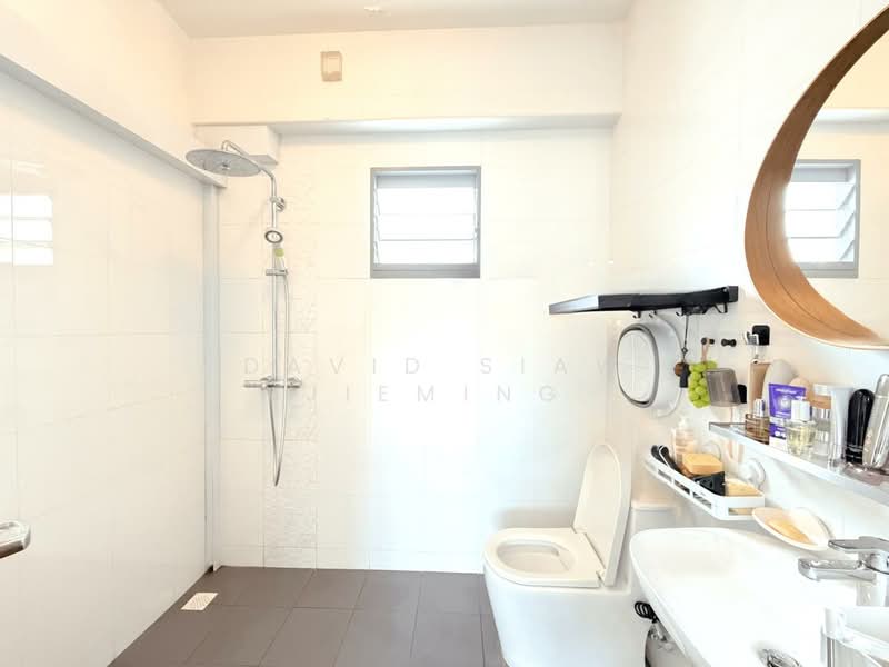 377A Hougang Street 32 HDB Flat For Sale at S$ 1,200,000 | PropertyGuru Singapore - Bathroom
