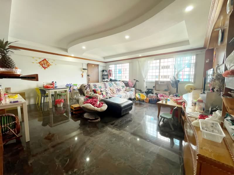 766 Yishun Avenue 3 HDB Flat For Sale at S$ 598,000 | PropertyGuru Singapore - Living Room
