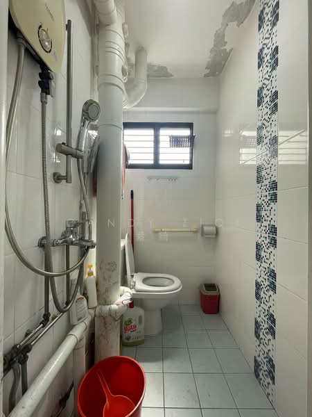 766 Yishun Avenue 3 HDB Flat For Sale at S$ 598,000 | PropertyGuru Singapore - Bathroom