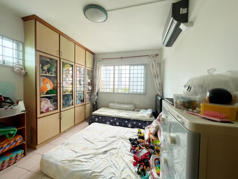 766 Yishun Avenue 3 HDB Flat For Sale at S$ 598,000 | PropertyGuru Singapore - Bedroom