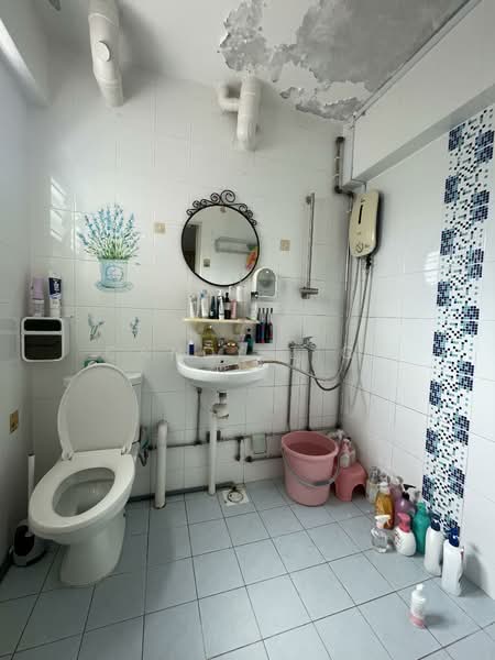 766 Yishun Avenue 3 HDB Flat For Sale at S$ 598,000 | PropertyGuru Singapore - Bathroom