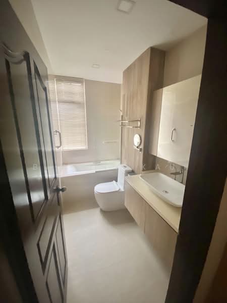 Renovated Terrace at Sixth Avenue, Sixth Avenue | Garlick Park | Bukit Timah, 6 Bedrooms, 4,000 sqft, Terraced House For Rent, by Bhavina Kaur, 500060208 - Bathroom - PropertyGuru.com.sg