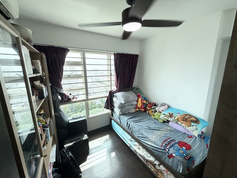 296B Bukit Batok Street 22 HDB Flat For Sale at S$ 580,000 | PropertyGuru Singapore - Bedroom