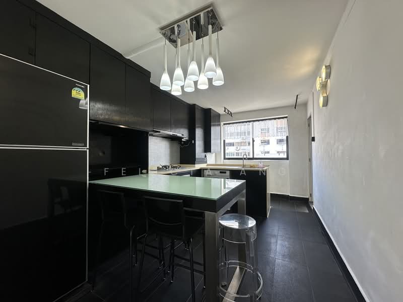 44 Bedok South Road HDB Flat For Sale at S$ 560,000 | PropertyGuru Singapore - Kitchen