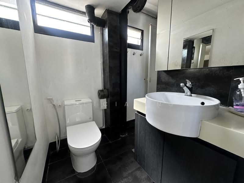 44 Bedok South Road HDB Flat For Sale at S$ 560,000 | PropertyGuru Singapore - Bathroom