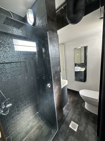 44 Bedok South Road HDB Flat For Sale at S$ 560,000 | PropertyGuru Singapore - Bathroom