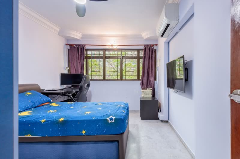 337 Clementi Avenue 2 HDB Flat For Sale at S$ 800,000 | PropertyGuru Singapore - Bedroom