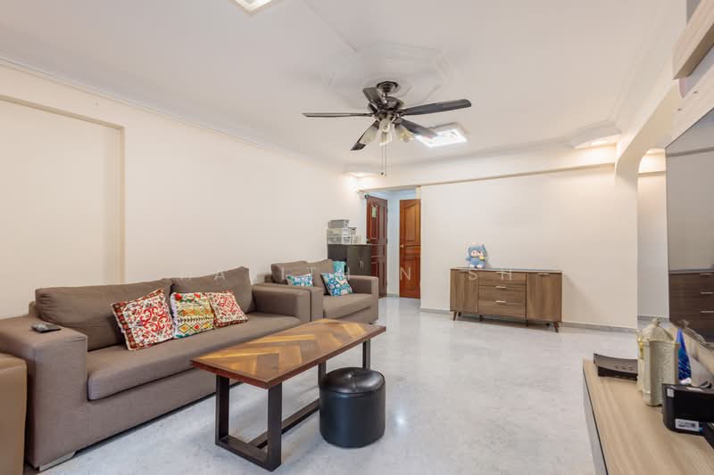 337 Clementi Avenue 2 HDB Flat For Sale at S$ 800,000 | PropertyGuru Singapore - Living Room