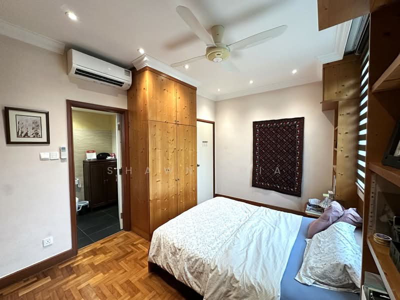 Parc Oasis Condominium For Sale at S$ 1,600,000 | PropertyGuru Singapore - Master Bedroom