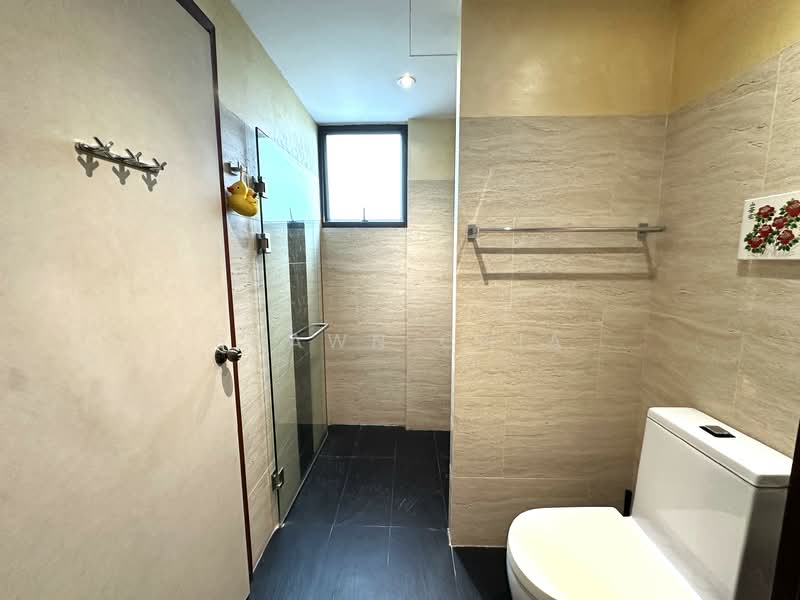 Parc Oasis Condominium For Sale at S$ 1,600,000 | PropertyGuru Singapore - Master Ensuite