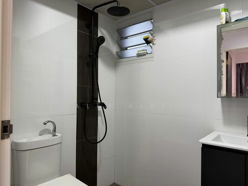 41A Margaret Drive HDB Flat For Sale at S$ 880,000 | PropertyGuru Singapore - Bathroom