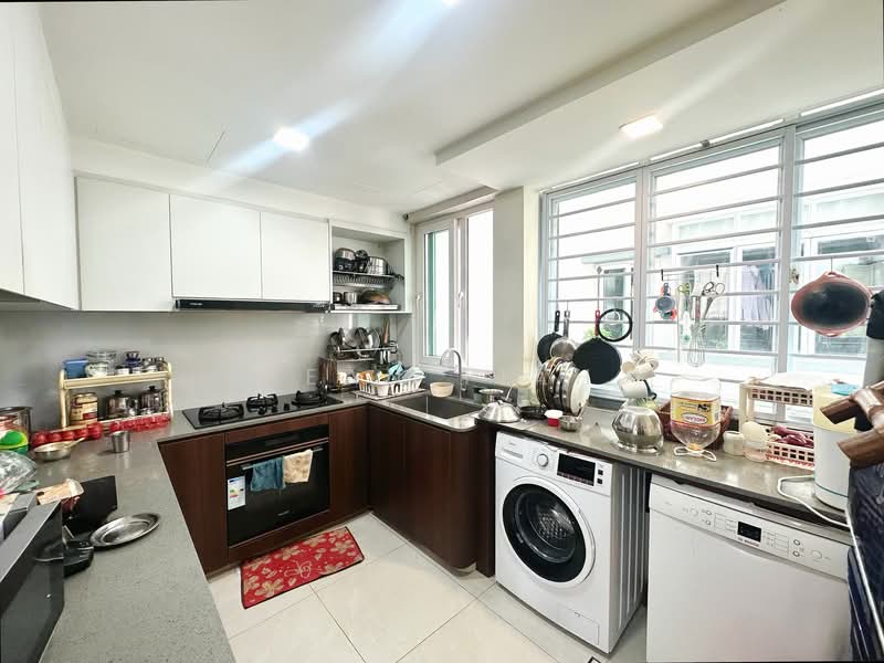 The Warren Condominium For Sale at S$ 1,250,000 | PropertyGuru Singapore - Kitchen