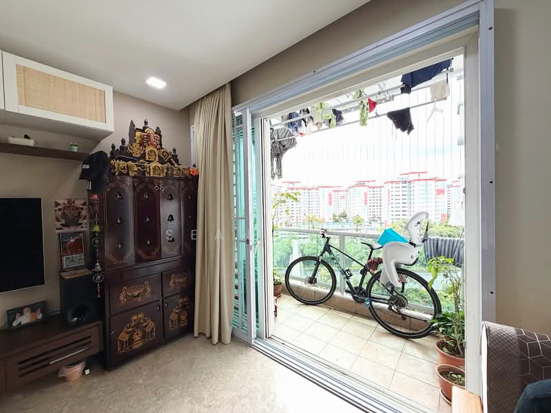 The Warren Condominium For Sale at S$ 1,250,000 | PropertyGuru Singapore - Balcony