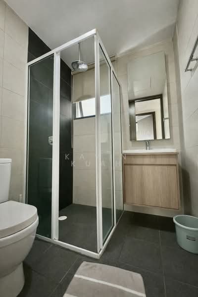 Eastbay Condominium For Sale at S$ 1,980,000 | PropertyGuru Singapore - Bathroom